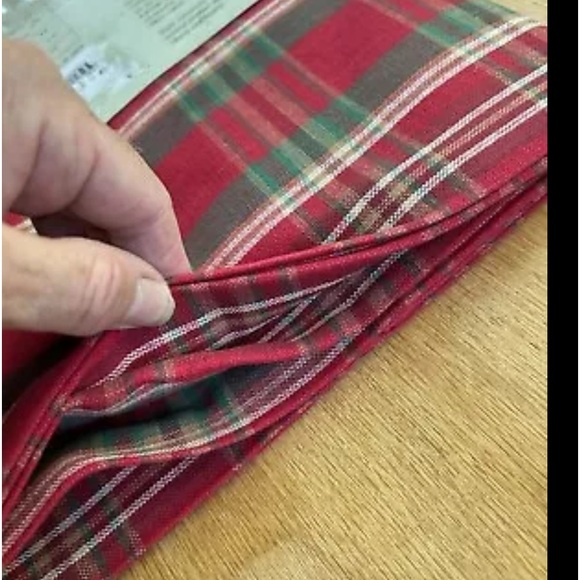 Natural Impressions Cotton Tablecloth 52 x 70 Christmas Red Green Plaid Unused - Picture 3 of 8